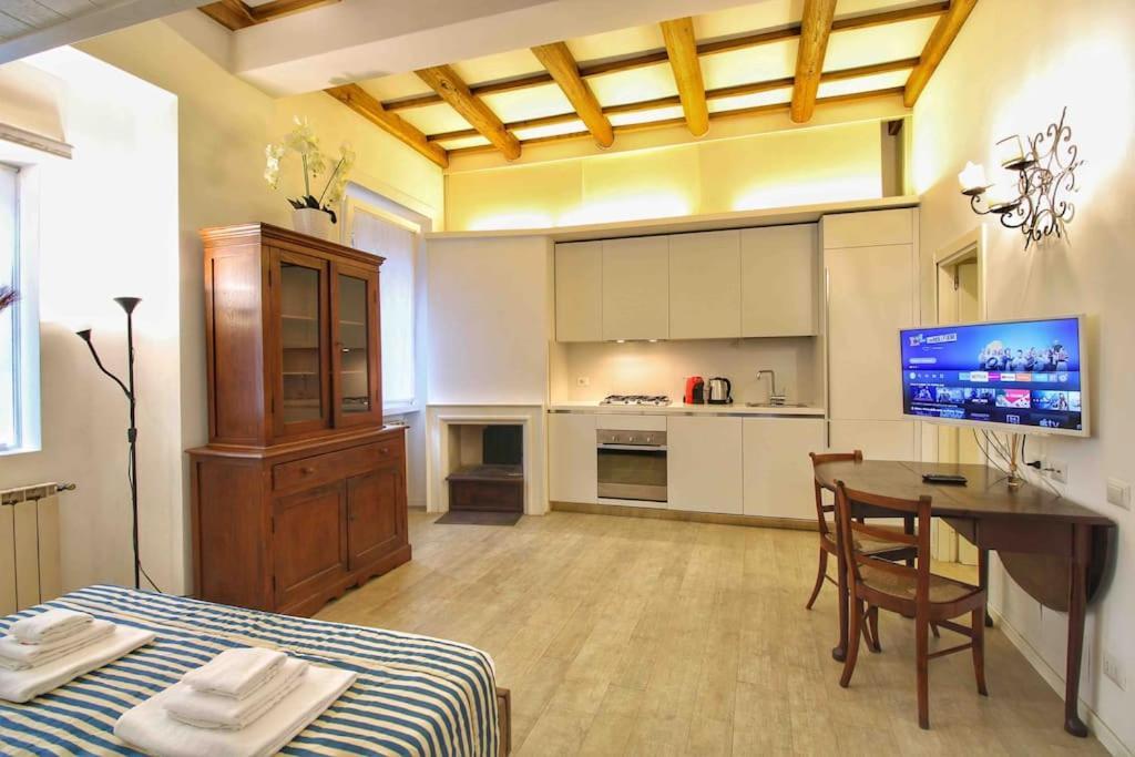 Cozy Studio Flat In Trastevere By Yourhost Rome Luaran gambar